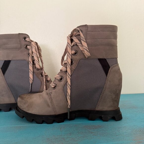 SOREL 'Joan Of Arctic Wedge III Lexie' Brown Distressed Leather Boots Sz 6.5 - Picture 7 of 9